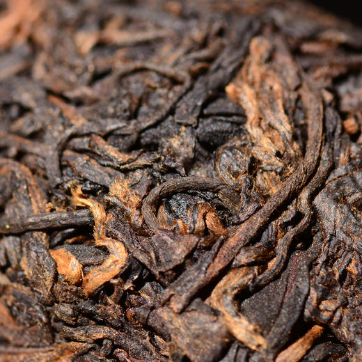 90年代末期传世经典老沱茶！出自于易武老乡长张毅之手！早期私人定制【陈香粽子沱】同时也被称之为《不正沱》纯正古树！净含量：200g！ 商品图3