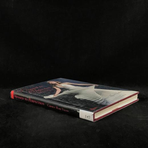 完美穿着：红毯时刻的着装艺术 百余幅插图 精装大16开 商品图1