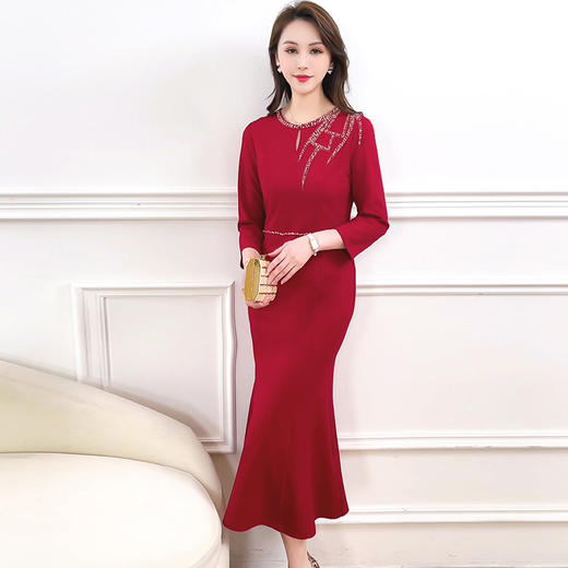 QYM-8908红色优雅修身时尚包臀鱼尾裙2024年春款长款圆领九分袖洋气连衣裙 商品图2