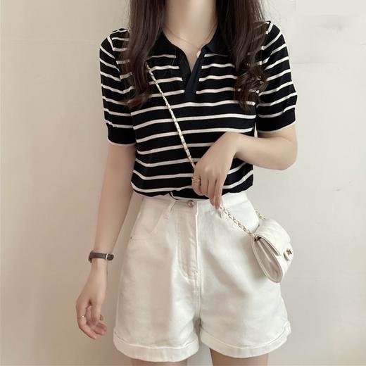 【绒叶依品  春夏慵懒条纹POLO针织衫】3色可选，可穿春夏秋三个季节，简约高级感，气质休闲，V领设计显颈部长，单穿有型，春秋叠穿有范！ 商品图5