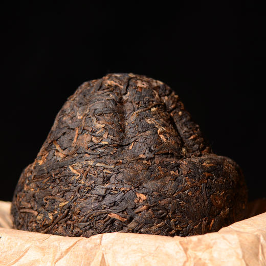 90年代末期传世经典老沱茶！出自于易武老乡长张毅之手！早期私人定制【陈香粽子沱】同时也被称之为《不正沱》纯正古树！净含量：200g！ 商品图1