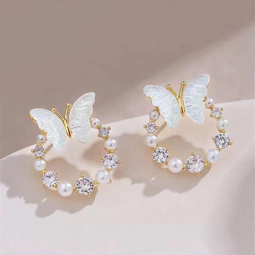 AC006-2024新款春夏季小清新蝴蝶耳钉女小众设计感珍珠耳环个性简约耳饰 商品图2