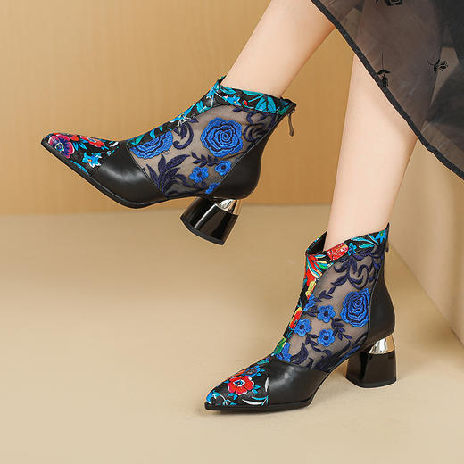 【预售5天】春夏新款，复古民族风刺绣网纱拼接尖头粗跟短靴JJ-224-2 商品图1