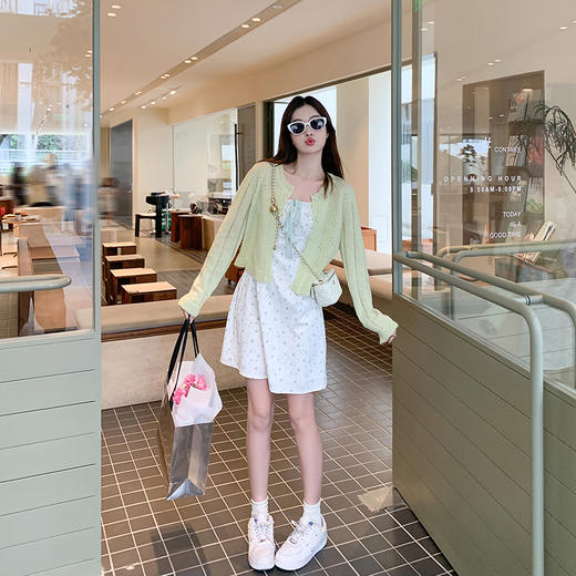 <曾小咸推荐>【减龄少女感】绿色碎花吊带连衣裙 商品图3