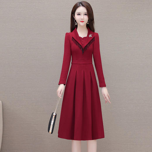 QYM-28033时尚洋气连衣裙女2024年春季新款红色高腰口袋中长款百褶裙 商品图0