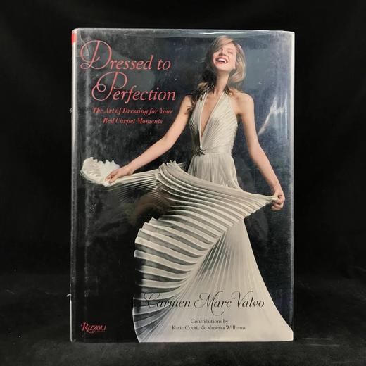 完美穿着：红毯时刻的着装艺术 百余幅插图 精装大16开 商品图0