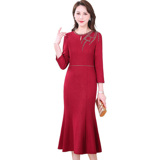 QYM-8908红色优雅修身时尚包臀鱼尾裙2024年春款长款圆领九分袖洋气连衣裙 商品图4