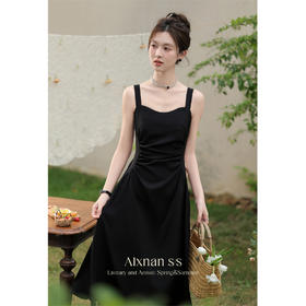 鹿向南《优雅弧度》黑色吊带裙女春夏新款法式气质收腰连衣裙L33920