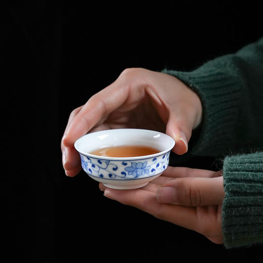 【特价】青花川芝莲折腰茶杯景德镇小杯子青花瓷薄胎主人杯陶瓷器品茗杯 商品图1