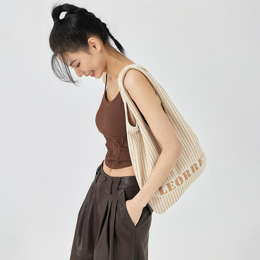 Leorrey乐拉简约舒适百搭一体针织提花纹理拼接包 商品图4