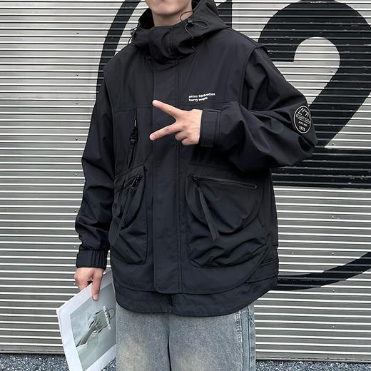 【新款DPX】大依优型大码大口袋工装连帽假两件外套夹克男装胖子春夹克宽松外套男 商品图0