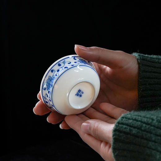 【特价】青花川芝莲折腰茶杯景德镇小杯子青花瓷薄胎主人杯陶瓷器品茗杯 商品图0