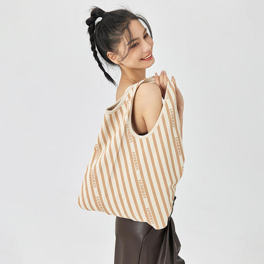 Leorrey乐拉简约舒适百搭一体针织提花纹理拼接包 商品图3