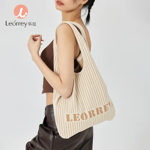 Leorrey乐拉简约舒适百搭一体针织提花纹理拼接包 商品图0