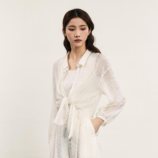 谜底薄款衬衫长袖女2024夏新品浪漫感后背立体压花衬衣242MC0535 商品图1