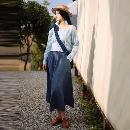 绽放142朵/天蓝色木棉亲肤舒适一字领刺绣小马设计感宽松文艺T恤 商品图2