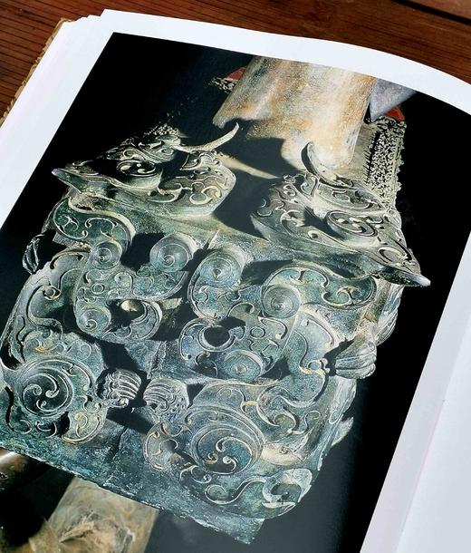 绝版图书！！！《湖北省博物馆》，8开巨册，外层纸盒，内层布盒，锦面精装，株式会社讲谈社、文物出版社1994年版，定价460，售价368品相9成。 商品图13