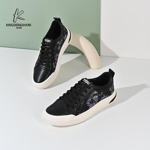 2024经典鲨春季新款印花牛皮革平底时尚休闲男士板鞋KG245-D14031 商品图3