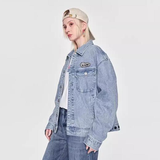 Lee24早春新品舒适字母设计贴布浅蓝色男女同款骑士牛仔夹克外套LUT008308101233A06362 商品图2