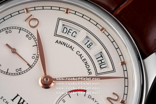 ZF新品隆重登场——万国葡萄牙系列年历腕表，集时分针、日期、星期、月份和动显于一身。正所谓功能卓越，大器晚成，有请各路表友品鉴支持。 商品图12