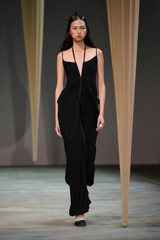 BP 垂坠挂脖连衣裙4380 商品图0