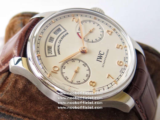 ZF新品隆重登场——万国葡萄牙系列年历腕表，集时分针、日期、星期、月份和动显于一身。正所谓功能卓越，大器晚成，有请各路表友品鉴支持。 商品图2