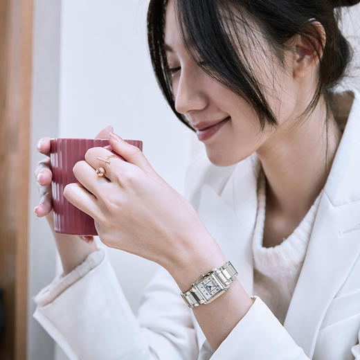 西铁城/CITIZEN光动能时尚贝母小方盘女士腕表EW5600-87D 商品图8