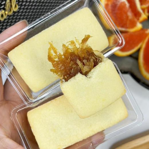 每一块【凤梨酥】都是纯手工精心制作，选用上等的广东土凤梨，不添加其他果酱，也不用冬瓜蓉充数，就用纯！纯！纯！凤梨肉搭，配酥香的外皮，每一口都是满满的凤梨天然的香甜酸，妥妥的凤梨酥界天花板。 商品图6