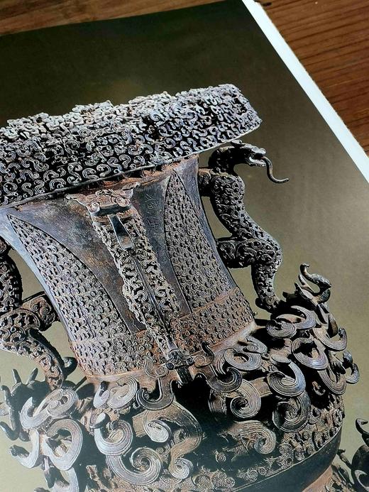 绝版图书！！！《湖北省博物馆》，8开巨册，外层纸盒，内层布盒，锦面精装，株式会社讲谈社、文物出版社1994年版，定价460，售价368品相9成。 商品图14