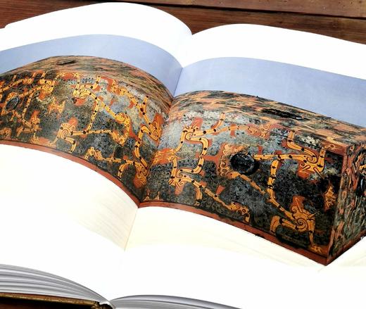 绝版图书！！！《湖北省博物馆》，8开巨册，外层纸盒，内层布盒，锦面精装，株式会社讲谈社、文物出版社1994年版，定价460，售价368品相9成。 商品图9