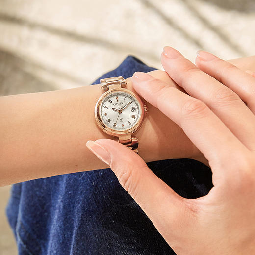 西铁城/CITIZEN优雅樱花粉色xC系列光动能电波女表EC1037-69A 商品图6