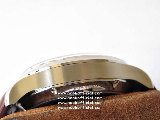 ZF新品隆重登场——万国葡萄牙系列年历腕表，集时分针、日期、星期、月份和动显于一身。正所谓功能卓越，大器晚成，有请各路表友品鉴支持。 商品图6