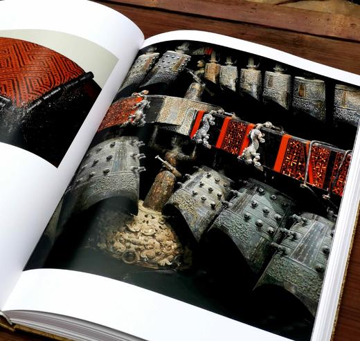 绝版图书！！！《湖北省博物馆》，8开巨册，外层纸盒，内层布盒，锦面精装，株式会社讲谈社、文物出版社1994年版，定价460，售价368品相9成。 商品图10