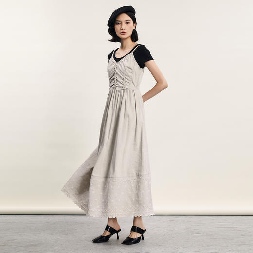 谜底吊带连衣裙2024夏新品优雅度假风设计感大摆裙长裙242ML0646 商品图1