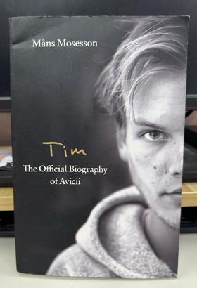 微瑕 Avicii A神官方传记 艾维奇 DJ 平装 英文原版 Tim – The Official Biography of Avicii 音乐制作人 电子音乐 Tim Bergling