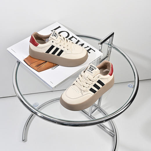 2024经典鲨春季女鞋新款时尚厚底复古三条杠经典小白鞋KW160-D17101 商品图1