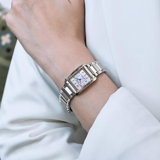 西铁城/CITIZEN光动能时尚贝母小方盘女士腕表EW5600-87D 商品图6