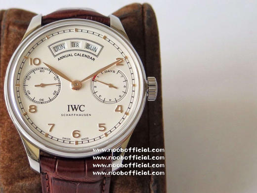 ZF新品隆重登场——万国葡萄牙系列年历腕表，集时分针、日期、星期、月份和动显于一身。正所谓功能卓越，大器晚成，有请各路表友品鉴支持。 商品图3