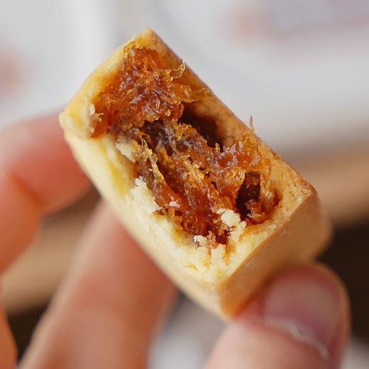每一块【凤梨酥】都是纯手工精心制作，选用上等的广东土凤梨，不添加其他果酱，也不用冬瓜蓉充数，就用纯！纯！纯！凤梨肉搭，配酥香的外皮，每一口都是满满的凤梨天然的香甜酸，妥妥的凤梨酥界天花板。 商品图7