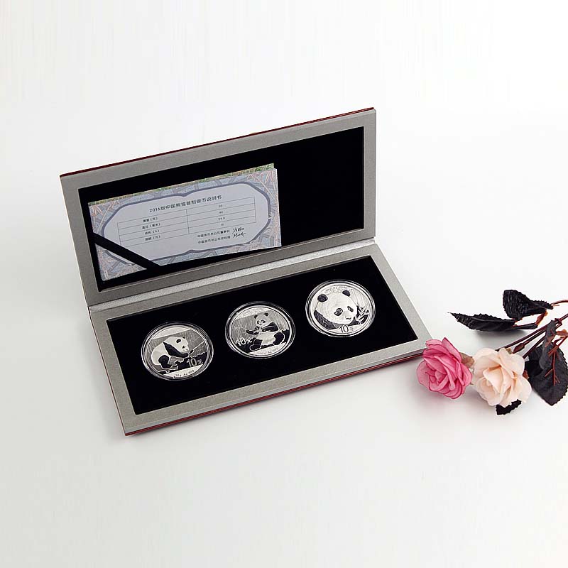 吉祥三宝-2016-2018版三枚熊猫银币套装，经典皮盒包装