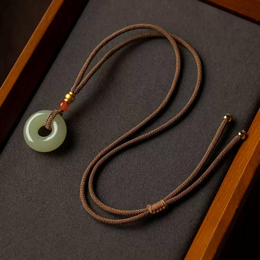 红玛瑙配珠和田玉平安扣吊坠 商品图3