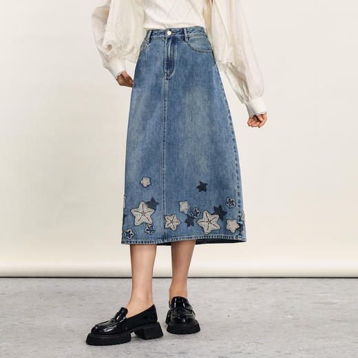 谜底牛仔半身裙2024年夏季新品复古绣花百搭高腰中长裙242MB0546 商品图0