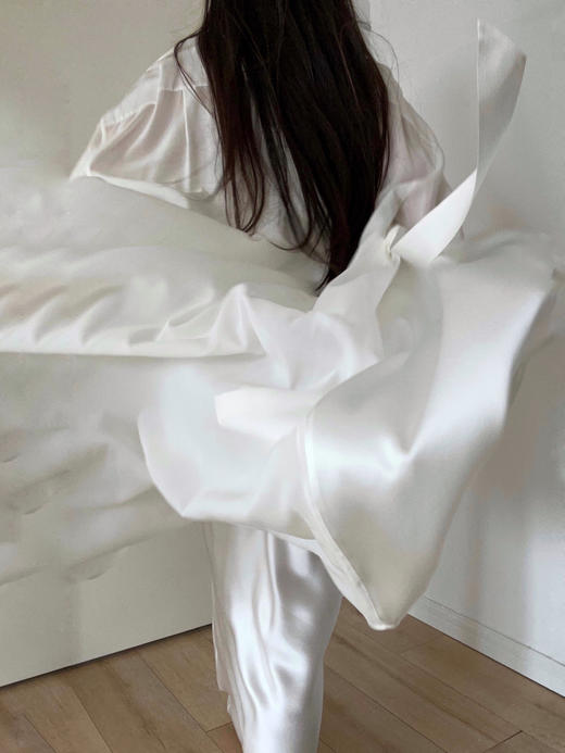 TU｜C04SS24-BL02 长款拼接衬衫 [ 黑涤纶 / 白真丝 ] 商品图1