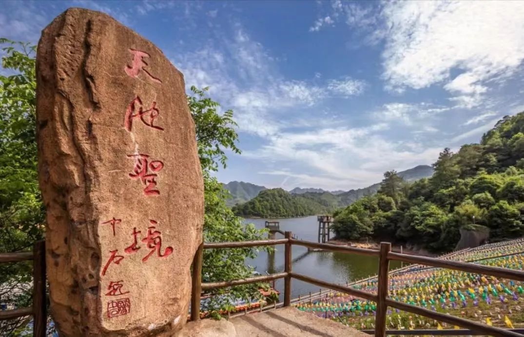 千岛湖、水墨宏村、九华天池、船游天池、休闲纯玩三日游