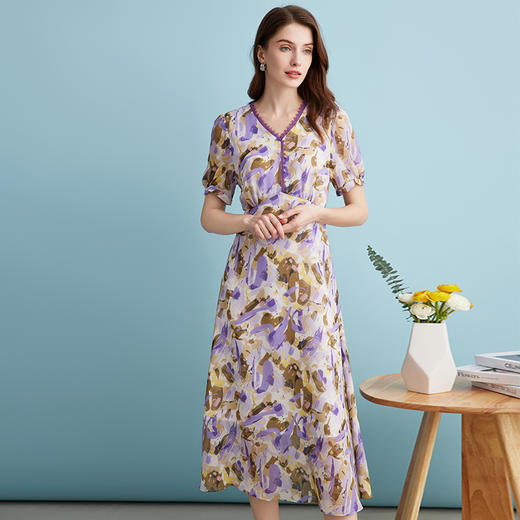 EITIE爱特爱油画印花紫色V领收腰优雅法式连衣裙夏季新款B2407316 商品图1