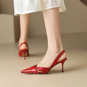 【预售5天】里外全皮细跟尖头镂空包头后空凉鞋压花牛漆皮欧韩时尚气质高跟鞋DB&M5626