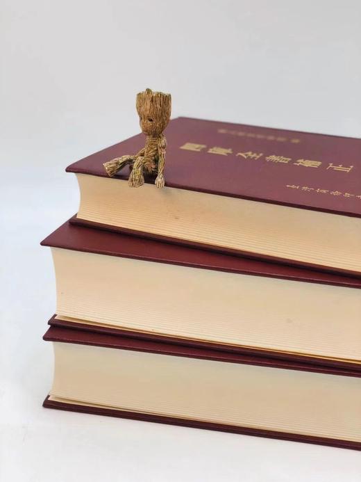 《四库全书补正》，经部、史部、子部，共三巨册，台北故宫博物院主编，16开精装，共3200页，台湾商务印书馆1995-1999年初版。原价2000，售价688元。
  商品图3