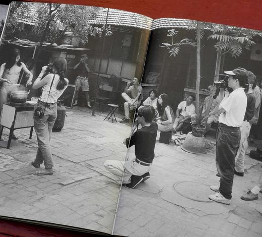 《荣荣的东村：中国实验艺术的瞬间》，32开，平装，巫鸿著，上海人民出版社2024年一版二印，279页，定价79，售价：68元。 商品图13