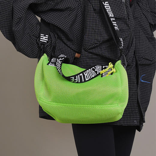 【趁早文创】趁早运动随行迷你网布包美拉德通勤便携斜挎手拎mini小肩包内置隔层收纳 商品图3