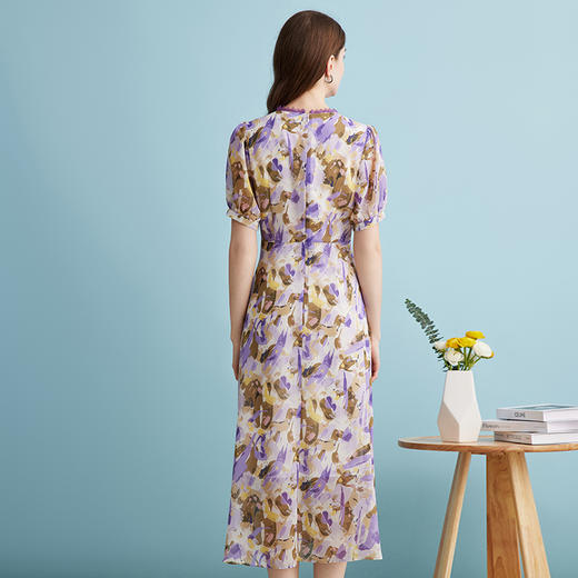 EITIE爱特爱油画印花紫色V领收腰优雅法式连衣裙夏季新款B2407316 商品图4